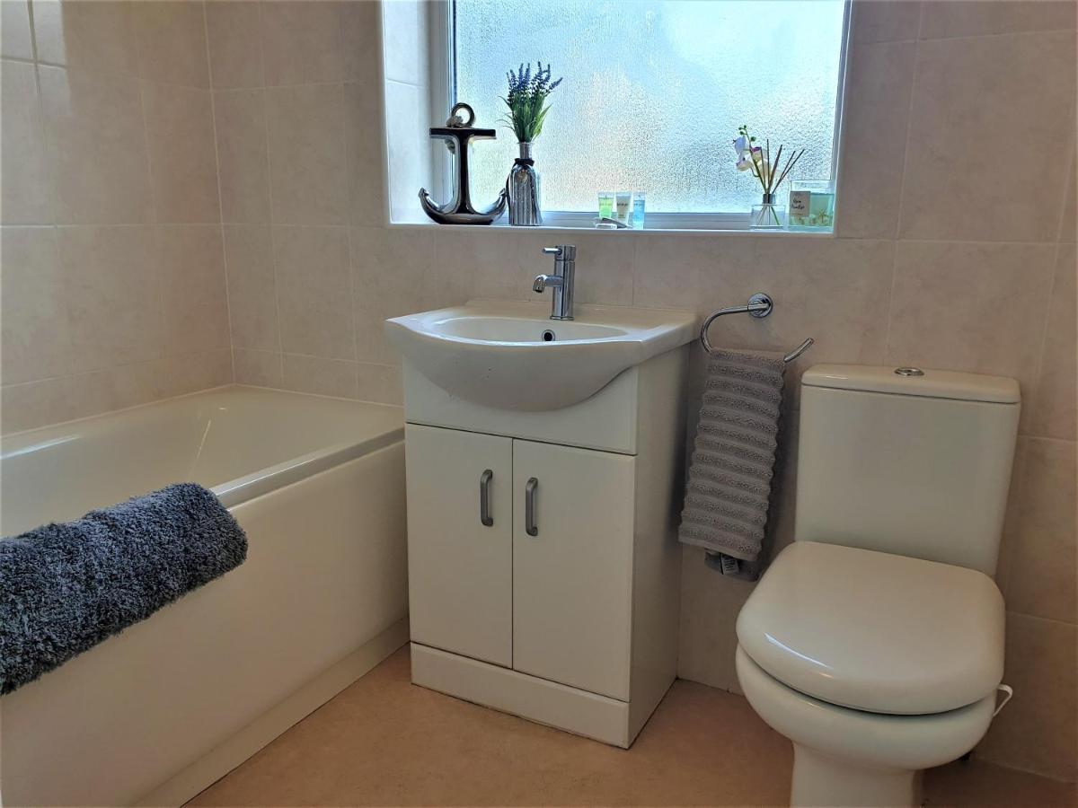 Lions Lodge: Great Location With Hot Tub Ringwood Exterior photo