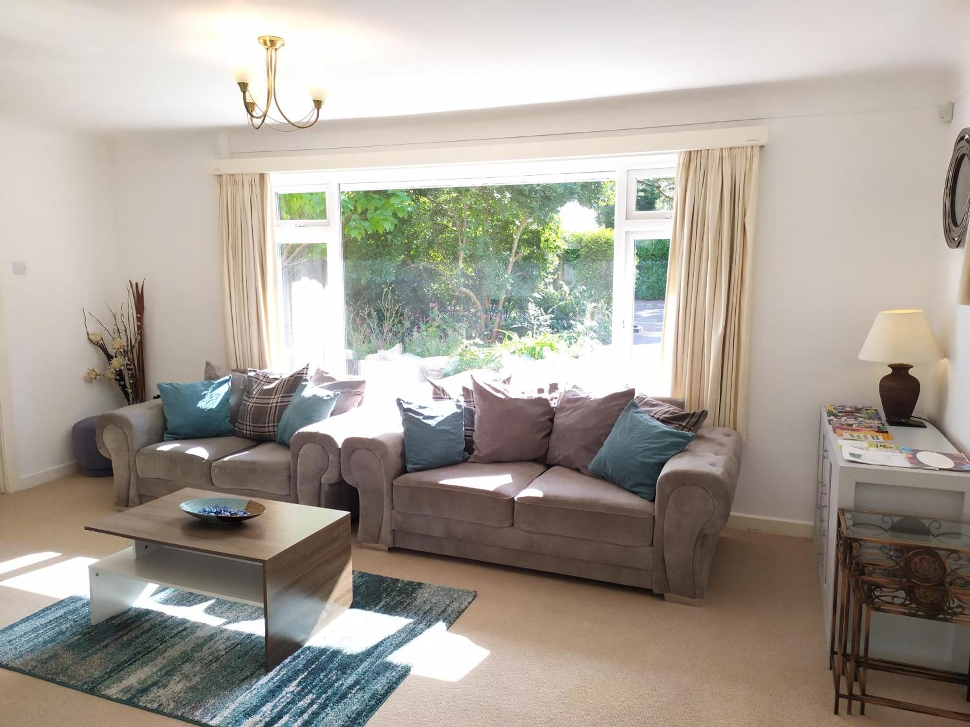 Lions Lodge: Great Location With Hot Tub Ringwood Exterior photo